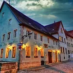 Schwarzer Adler