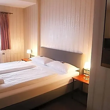 Schwarzer Adler Hotell 3*