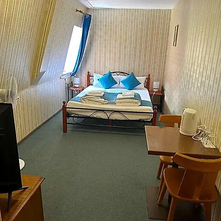 Отель Schwarzer Adler 3*