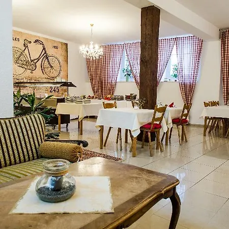 Hotel Schwarzer Adler 2*